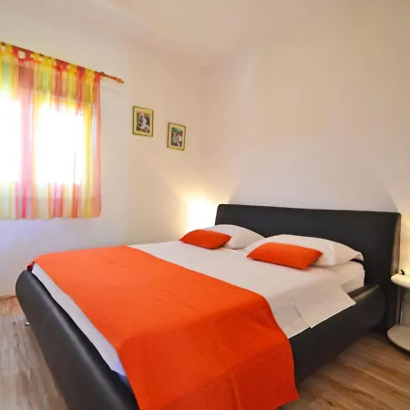 Josip Apartment *